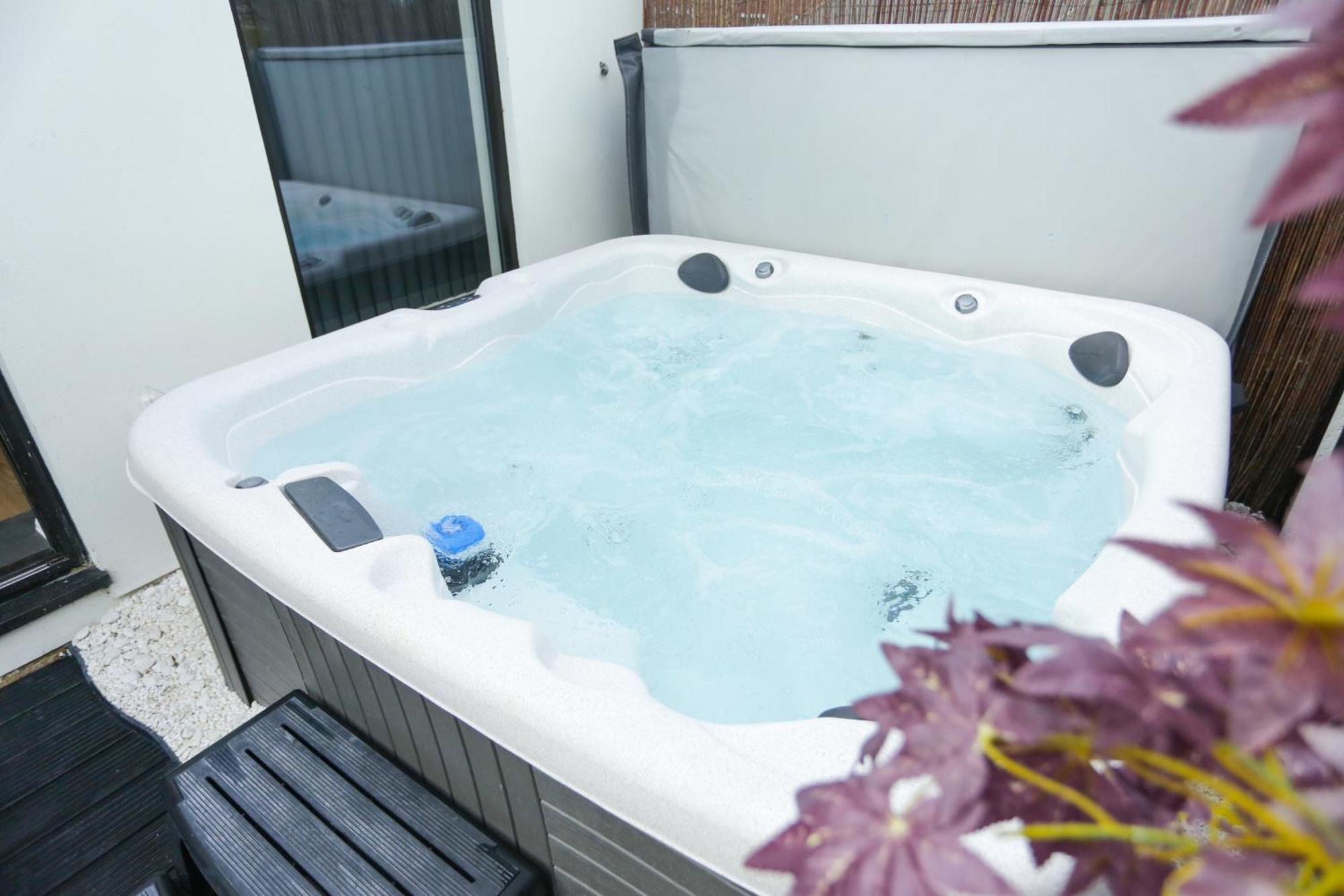 The Broadway Beach House With Hot Tub Herne Bay Exterior photo