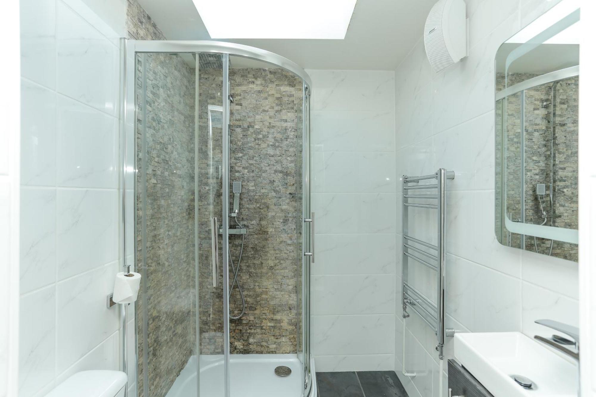 The Broadway Beach House With Hot Tub Herne Bay Exterior photo