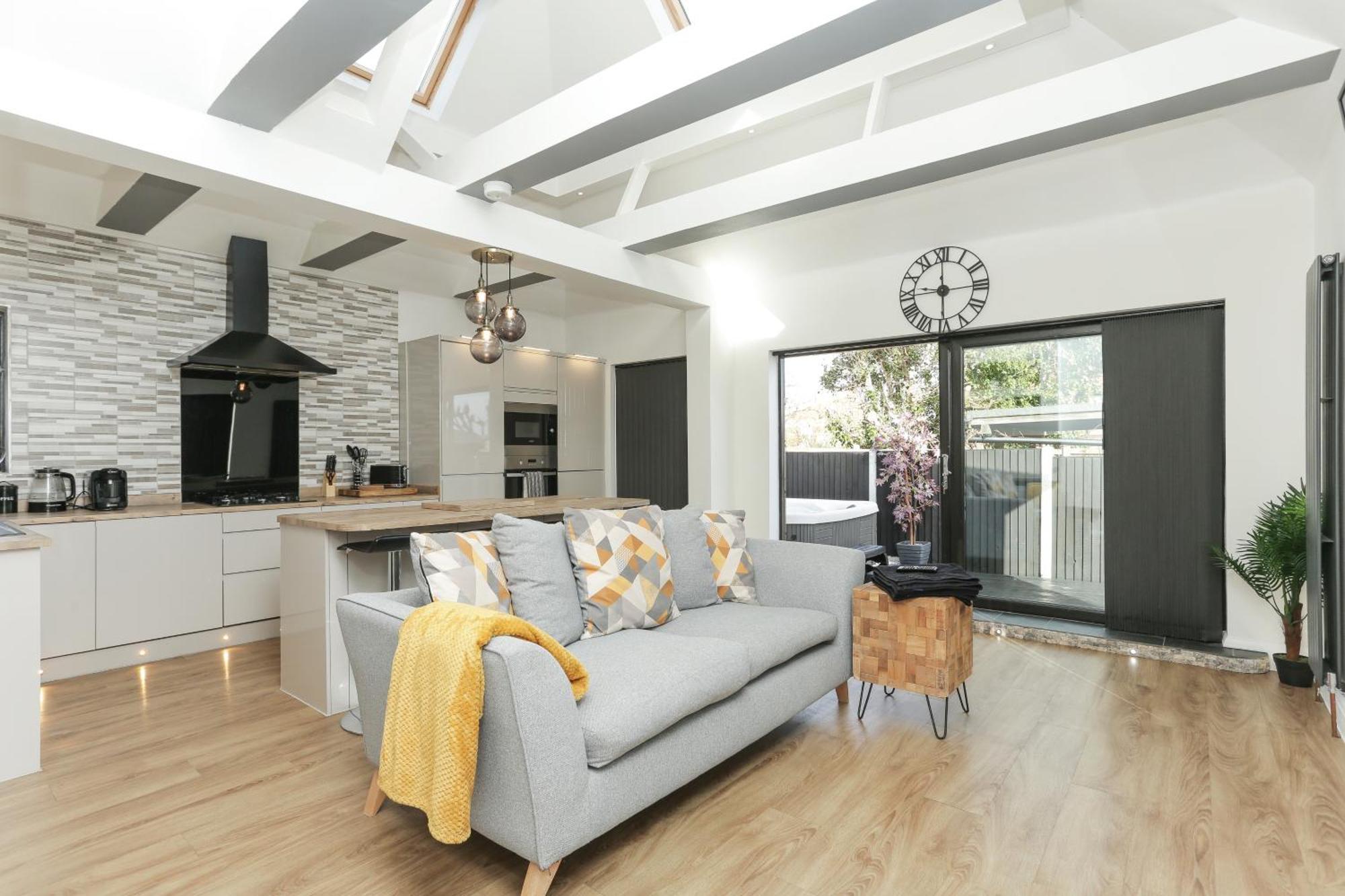 The Broadway Beach House With Hot Tub Herne Bay Exterior photo